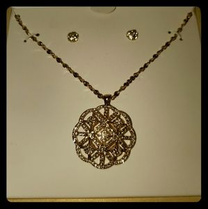 NEW Necklace set